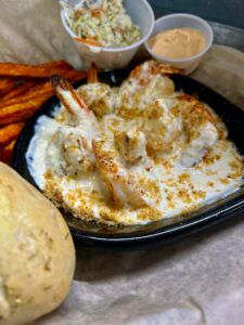 Shrimp au gratin in creamy sauce