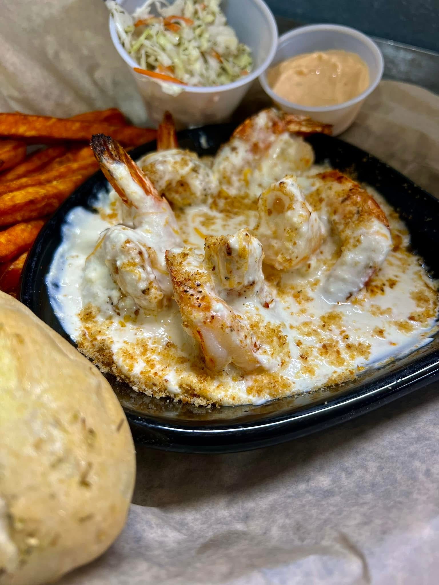 Shrimp au gratin in creamy sauce